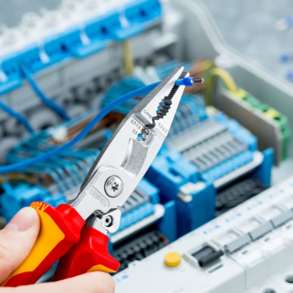 Alicate Multifuncional para Instalação Elétrica 8
