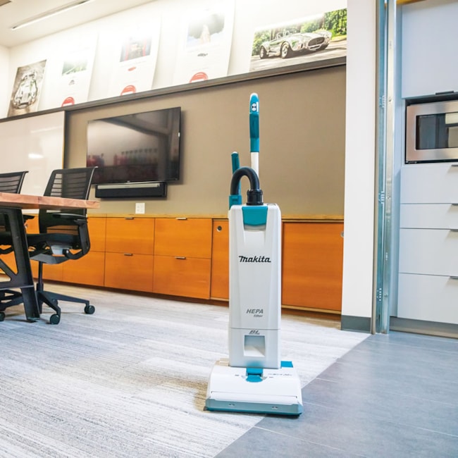 Aspirador de Pó Vertical 5 Litros 36V com 4 Baterias 18V 5.0Ah Carregador Duplo e Maleta DVC560Z MAKITA-3ae019b6-6cfe-4e94-a826-d13b0e6b3449