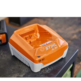 Carregador de Bateria 220V AL301 STIHL