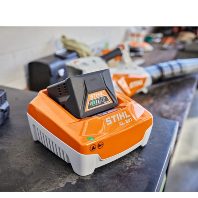 Carregador de Bateria 220V AL301 STIHL-779ff036-bd3d-45f3-a398-0a0b00e3d700