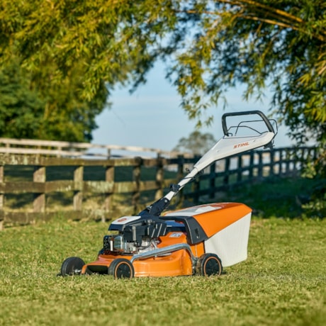 Cortador de Grama à Gasolina com Recolhedor Tração nas Rodas Traseiras 2.5HP 4 Tempos 51cm RM 253.3 T STIHL-d47f20b5-a0df-4723-b985-6e19d9d508a7