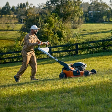 Cortador de Grama à Gasolina sem Recolhedor Tração nas Rodas Traseiras 2.5HP 4 Tempos 51cm RM 253.3 T STIHL-21e825e0-e031-42c4-b67e-c0678962d852