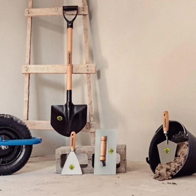 Desempenadeira Metálica Base Lisa 12CM  X 24CM sem Dentes Cabo de Madeira 77371120 TRAMONTINA-78f504d2-f56b-47d1-805f-71d034007555