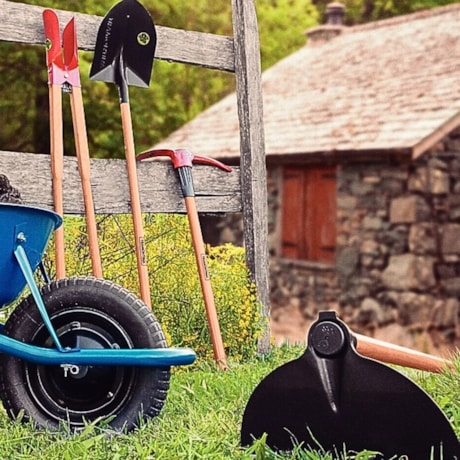 Enxada Larga 2.5 em Aço com Cabo de Madeira 145cm 77250754 TRAMONTINA-8509522e-9481-4606-a7d3-d6279bfd9c13