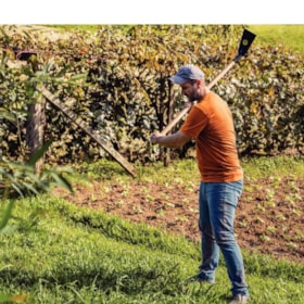 Estrovenga Metálica com Cabo de Madeira 110cm 77635585 TRAMONTINA