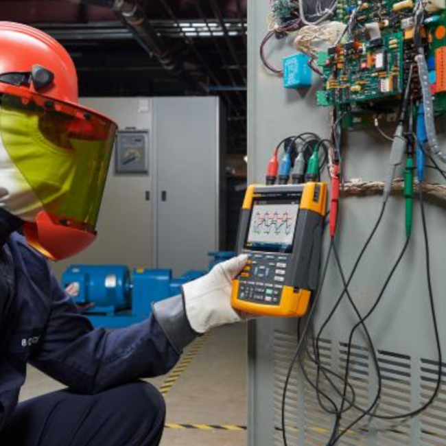 FLUKE-190-502-III Osciloscópio Portátil Digital 500MHZ 2 Canais Color com Cabo e Software FLUKE-68dbca15-df8c-4500-a969-9b459fe81d27