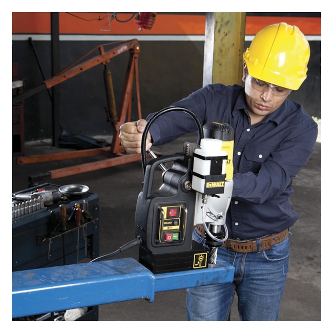 Furadeira com Base Magnética 1200W com Maleta 220V DWE1622K-B2 DEWALT-67dac9b7-2b72-40d7-9aa8-eb1023164439