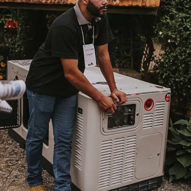 Gerador Diesel 25.0/27.5 KVA Trifásico 220V 4C Partida Elétrica Cabinado TDMG25SE3-220 TOYAMA-74be48c2-34a3-406d-83bf-001be95441da