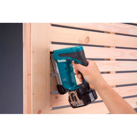 Grampeador 18V 10mm com 2 Baterias 3.0Ah Carregador Bivolt e Maleta DST221RFE MAKITA-ae160ae2-411e-4c27-9063-4eb871dbeef4