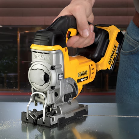 Kit DEWALT Serra Tico Tico Profissional 135mm 20V MAX DCS331-B3 + Bateria de Lítio 20V MAX 5.0Ah-46592444-e3ed-4713-9b67-077341d8d891