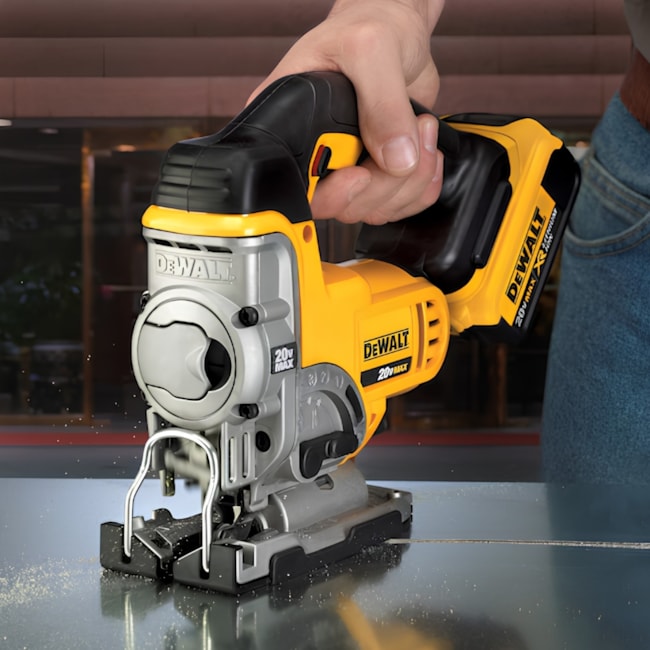 Kit DEWALT Serra Tico Tico Profissional 135mm 20V MAX DCS331-B3 + Bateria de Lítio 20V MAX 5.0Ah-a2a66c54-0465-428c-aac9-6d9b3ee93fb3