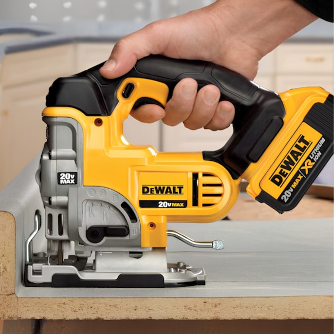 Kit DEWALT Serra Tico Tico Profissional 135mm 20V MAX DCS331-B3 + Bateria de Lítio 20V MAX 5.0Ah-25cc3ca4-0ba9-4cfc-9db3-52d6748a832f