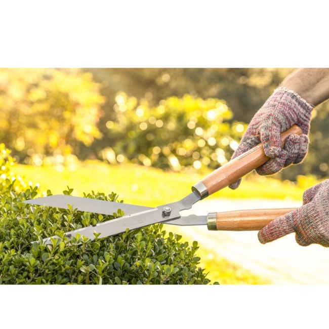 Kit Jardinagem Tramontina Cortador de Grama a Gasolina 4.0HP 79754421 + Vassoura Plástica 26 Dentes + Tesoura para Poda 12