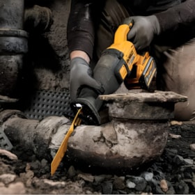 Kit Serra Sabre 60V MAX Brushless DEWALT DCS389B-B3 sem Bateria sem Carregador + Lâminas Premium para Madeira