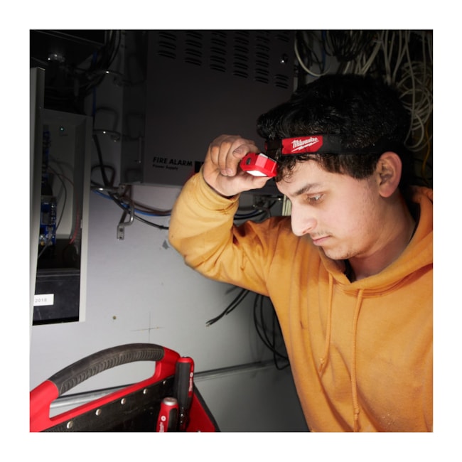 Lanterna de Cabeça 25 a 350 Lumens 2 Leds com Pilhas AAA 2103-01 MILWAUKEE-57b0fa62-7365-43fd-9d97-741de3c08f9e