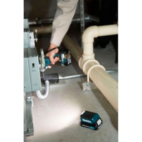 Lanterna de LED 12V sem Bateria e sem Carregador ML103 MAKITA