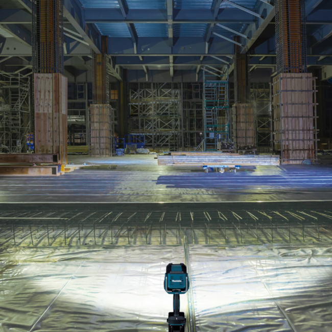 Lanterna de Led 40V 640 Metros sem Bateria sem Carregador ML007G MAKITA-e2176ce5-88da-4893-bad9-416e5cce12cc