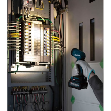 Lanterna de LED Cabeça Giratória 18V sem Bateria e sem Carregador ML001G MAKITA-ab518575-264a-4eb9-9a48-469e1a7ed975