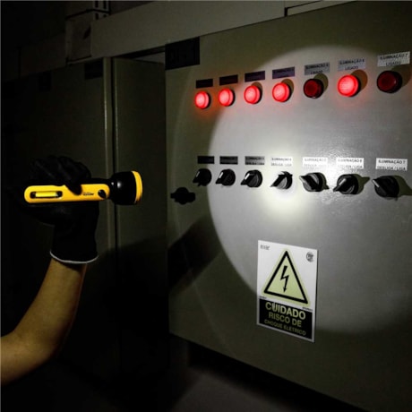 Lanterna de Led Recarregável 80/100 Lúmens LRV 100L 8075080100 VONDER-f5e523ea-c456-4c8b-806b-3e32e66c9b62