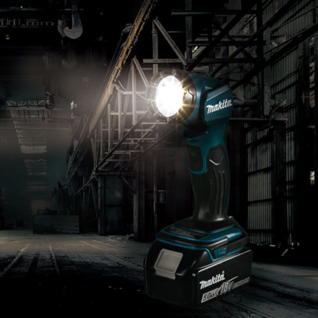 Lanterna Refletora de LED 18V sem Bateria sem Carregador DML815 MAKITA-ff0113e0-3e94-453c-ad91-3e89c1393d5c