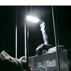 Lanterna Refletora LED 18V sem Bateria e sem Carregador DML801X MAKITA