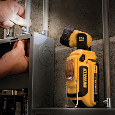 Lanterna Refletora LED 20V Articulada 360gr sem Bateria e sem Carregador DCL044 DEWALT-7b7e14b4-3d17-449d-acb3-04cf7ac7e5f3