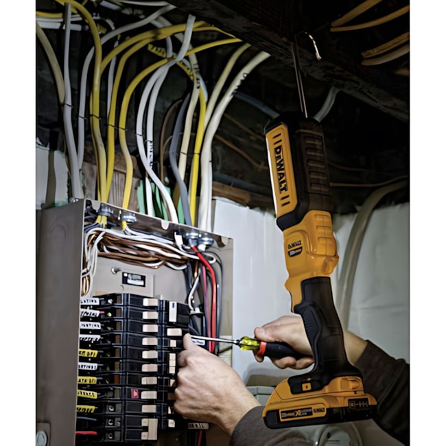 Lanterna Refletora Portátil LED 20V Cabeça Giratória sem Bateria e sem Carregador DCL050 DEWALT-ccbc7030-a123-4ba5-aa63-a989a1b22279