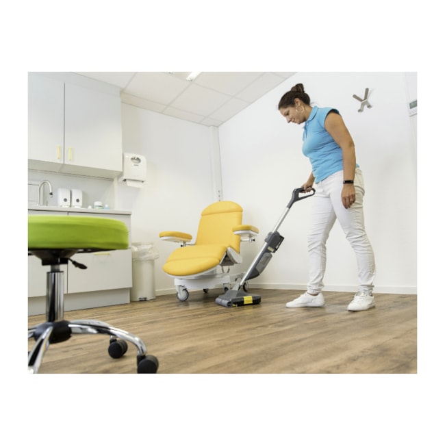 Lavadora e Secadora de Piso 300mm 200m 2/H 220V Monofásico BR 30/1 C KARCHER-f3942c24-b949-49ff-a0bc-525c876a3182