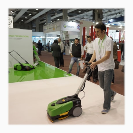 Lavadora Secadora de Pisos CT5 900m²/h com Bateria e Carregador 36V 5,8Ah Li-ion IPC-b5743fd6-e935-4dde-ab8e-8c18454ec832