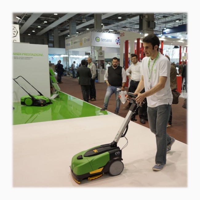 Lavadora Secadora de Pisos CT5 900m²/h com Bateria e Carregador 36V 5,8Ah Li-ion IPC-b186a8ea-177d-4e6b-a012-3297f95ccf51