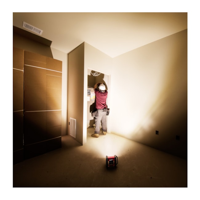 Luminária de Chão LED 1500 Lumens Trueview 18V sem Bateria e Carregador 2361-20 MILWAUKEE-8ea04276-9f65-4655-91bb-bc815009e1e6