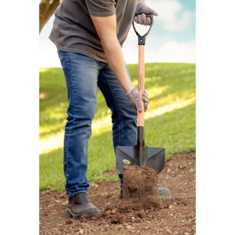 Pá de Bico com Cabo de Madeira 71cm 77459434 TRAMONTINA-ccab0fdd-a929-43cc-bb1b-409d7d45f374