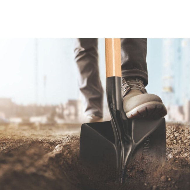 Pá de Bico com Cabo madeira 71 cm 77459444 TRAMONTINA-c45b55ab-701a-42df-85e2-b71bf18ef7a1