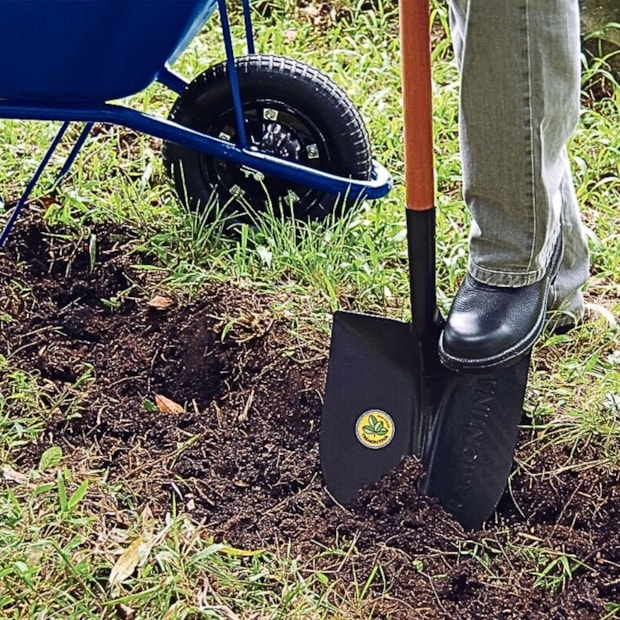 Pá de Bico em Aço com Cabo de Madeira 71cm Empunhadura Ergonômica 460/30 77460434 TRAMONTINA-2cf39bb8-0987-4351-a049-f080e90844bf