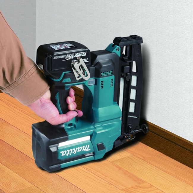 Pinador T 18V 64MM com 2 Baterias 3.0Ah Carregador 110V/220V e Maleta DBN600RFJ MAKITA-bec1bc4f-b4b6-402e-a05f-b9bae7436353