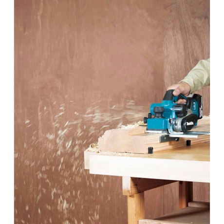 Plaina 18V 82MM com 2 Baterias 5.0Ah Carregador 110V/220V e Maleta DKP181RTJ MAKITA-166e3042-7f68-4c2b-ab46-539c24c9d6e4