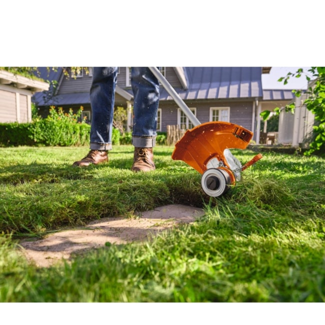 Roçadeira Lateral 28CM 36V 1.6AH com 1 Bateria e Carregador 220V FSA 50 SET 220V STIHL-badd30c8-abfd-49e5-878b-0343c07fbe8c