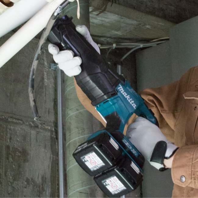 Serra Sabre 18V 3000GPM com 2 Baterias 3.0Ah 1 Carregador 110V/220V e Maleta DJR360RF2 MAKITA-6d6dc7af-b07f-4ea8-be02-e0499f1091fd