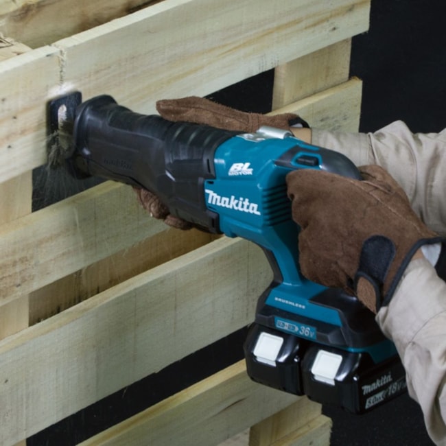 Serra Sabre 18V 3000GPM com 2 Baterias 5.0Ah 1 Carregador 110V/220V e Maleta DJR360RT2 MAKITA-d4ef1ba2-64b2-4664-91e6-3111eea0f560