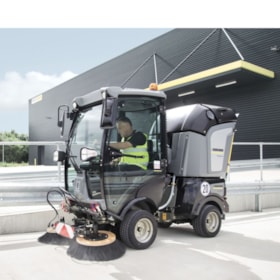 Varredeira Municipal de Operador a Bordo 900mm 500Litros 14000M2/H Diesel MC 50 KARCHER